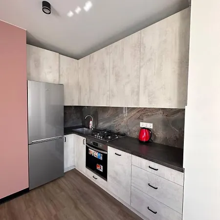 апарт на під голоском 15б *