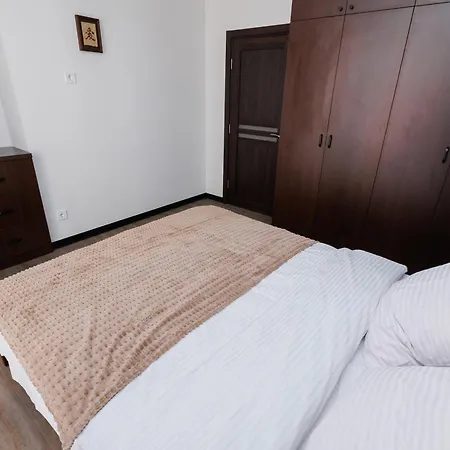 апарт на під голоском 15б *